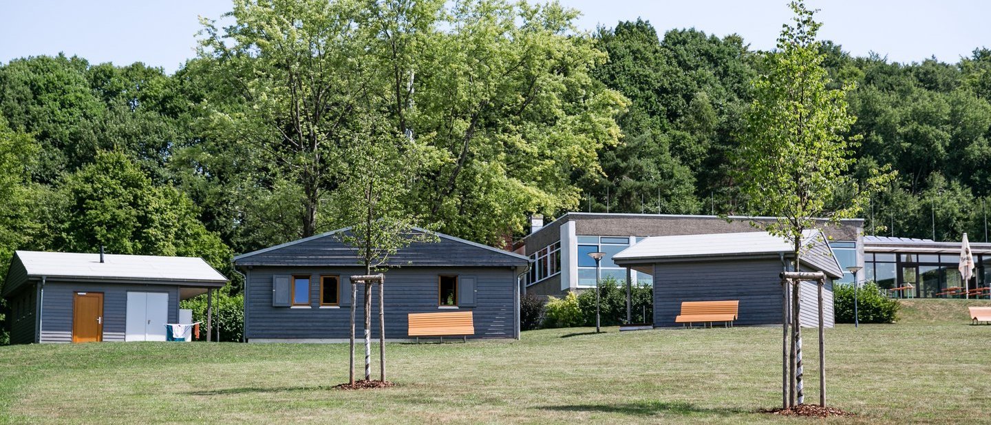 Blick auf das Hüttendorf des Schullandheims