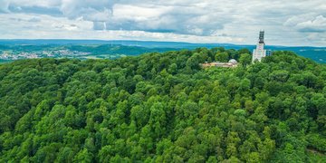 Blick auf den Schaumberg mit dem darauf gipfelnden Schaumbergturm