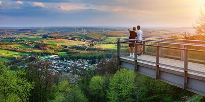 Blick vom Schaumberg mit Aussichtsplattform über Tholey